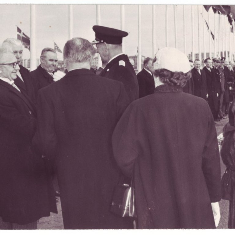 Ólafur Thors og Friðrik Danakonungur heilsast.