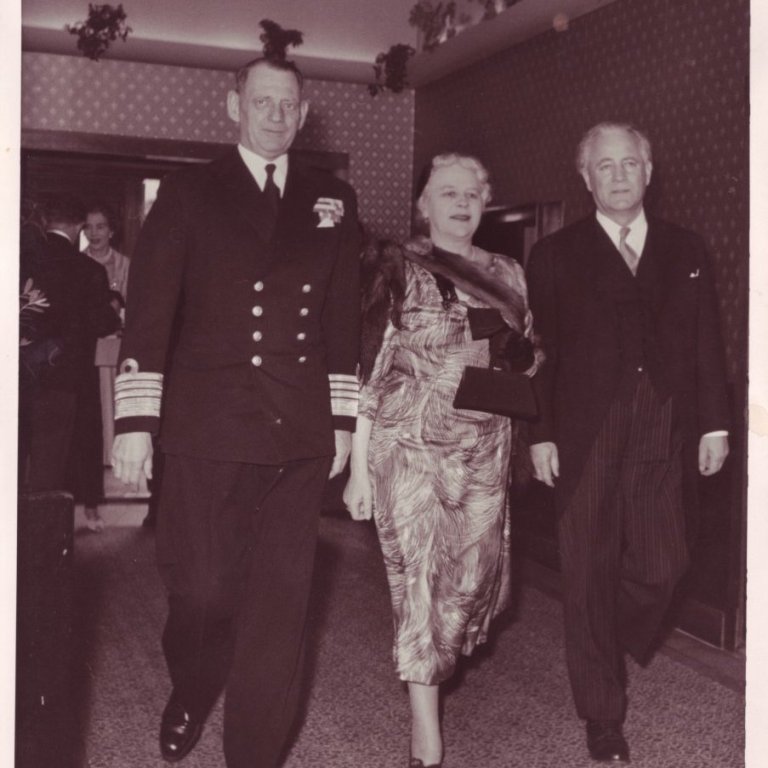 Friðrik Danakonungur, Ingibjörg Thors og Ásgeir Ásgeirsson forseti.