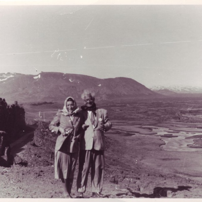 Ólafur Thors og Tove Segelcke á Þingvöllum.