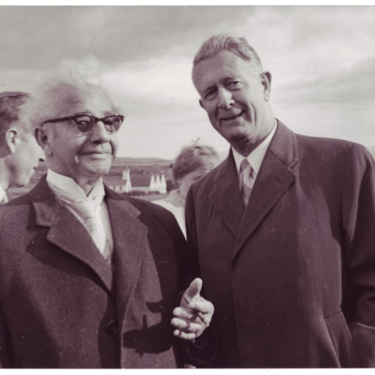 Ólafur Thors ásamt gesti á fundi norrænna ráðherra á Þingvöllum.