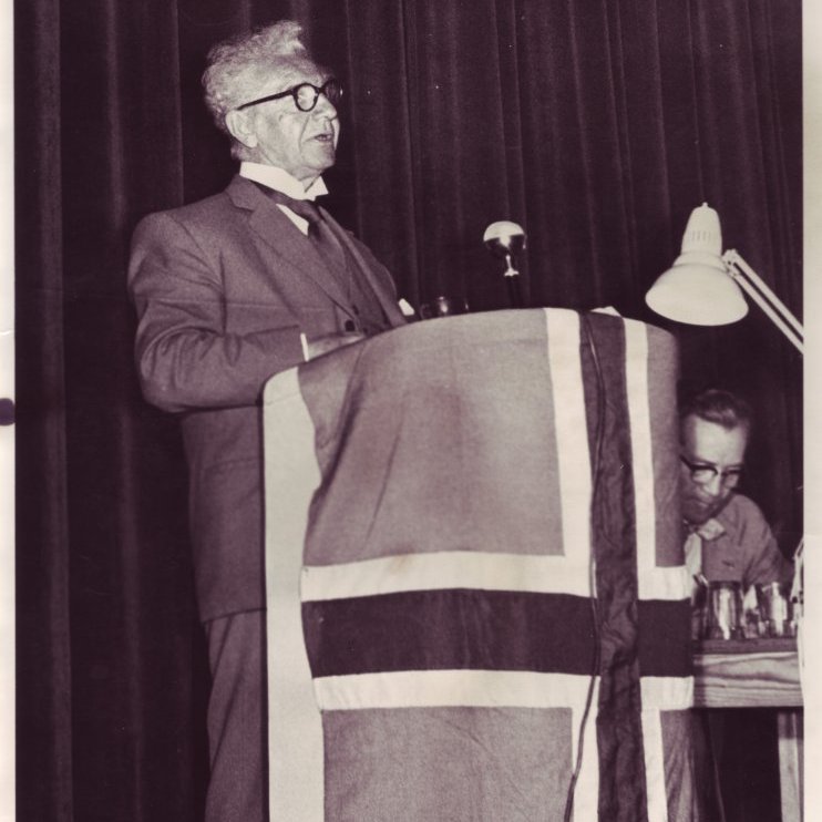 Ólafur Thors í ræðustól.