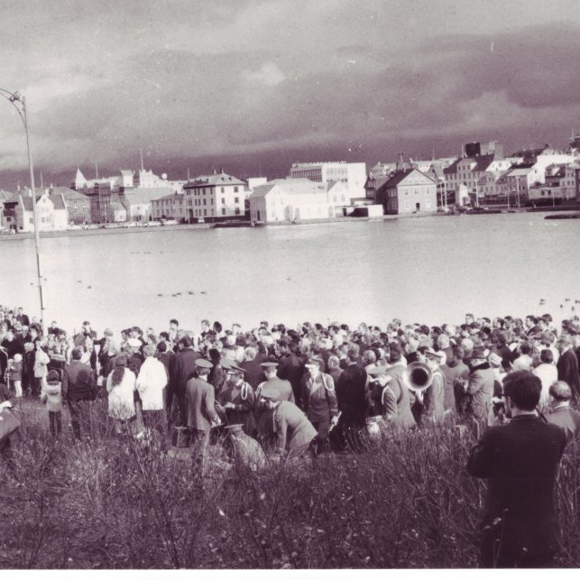 Við afhjúpun styttu af Ólafi Thors.