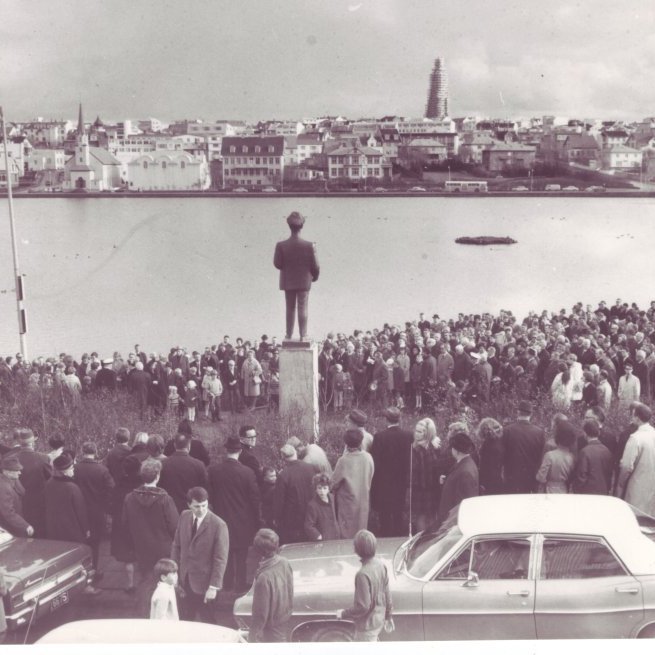 Við afhjúpun styttu af Ólafi Thors.