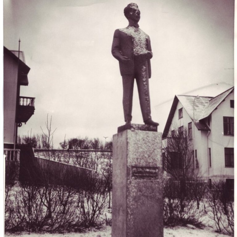 Stytta Sigurjóns Ólafssonar af Ólafi Thors.