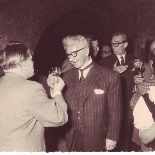 Í opinberri heimsókn til Þýskalands 1958. Ólafur Thors á tali við heimamann, Kristinn Guðmundsson fylgist með.