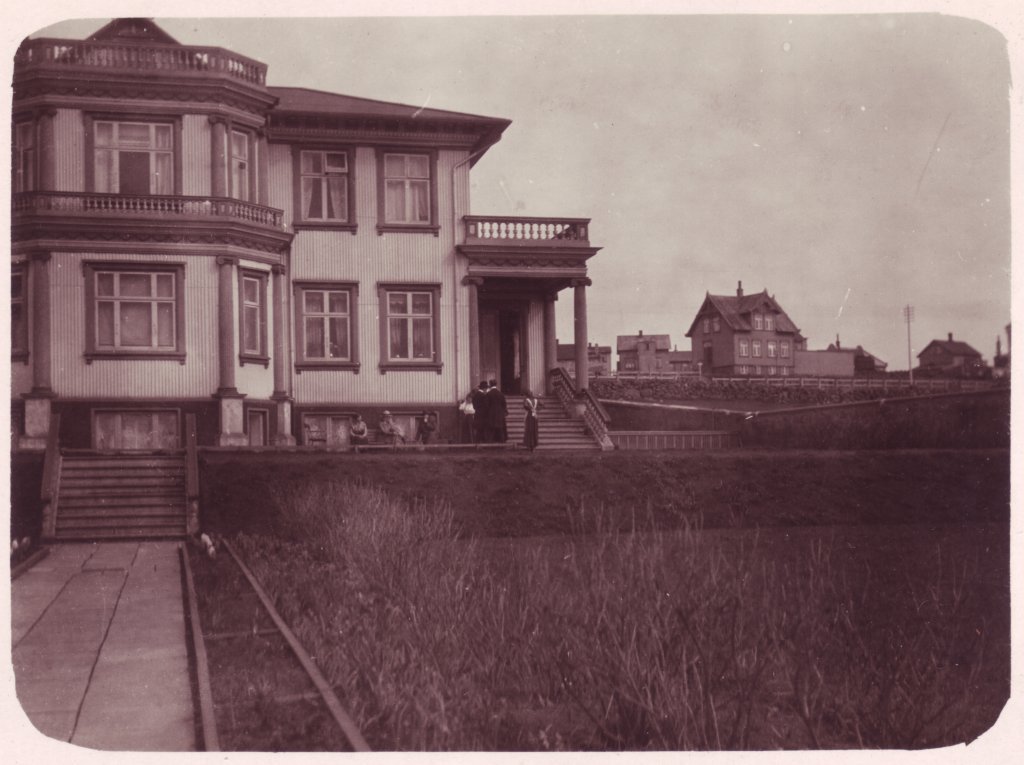 tjen.fri-09.jpg