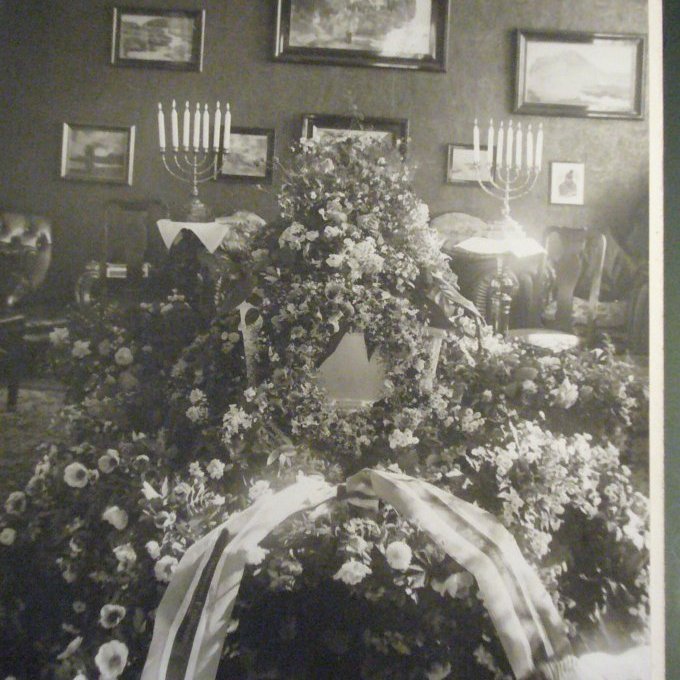 Um 1920. Húskveðja, sennilega Ólafs Björnssonar tengdaföður Hilmars Thors, sem lést 1919.