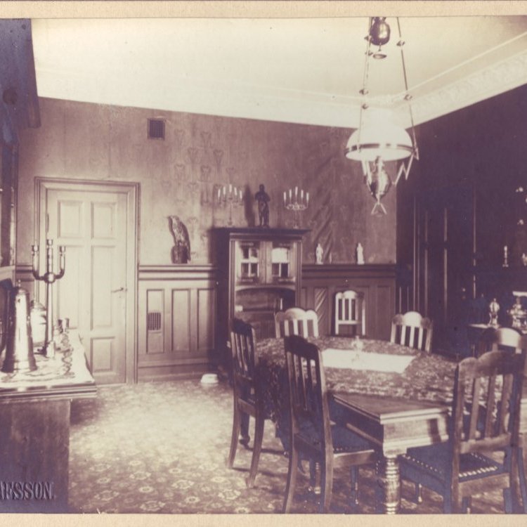 Um 1915 Fríkirkjuvegur 11 borðstofan.  Ljósmyndasafn Reykjavíkur.