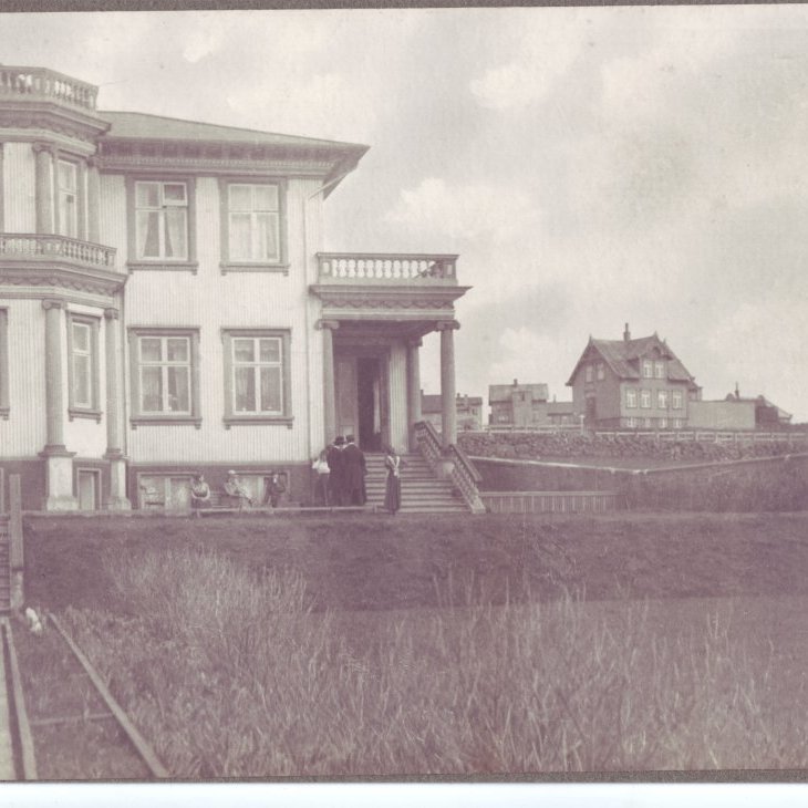 Um 1915. Fríkirkjuvegur 11 um það leyti sem fjölskyldan flutti þangað inn.  Ljósmyndasafn Reykjavíkur.