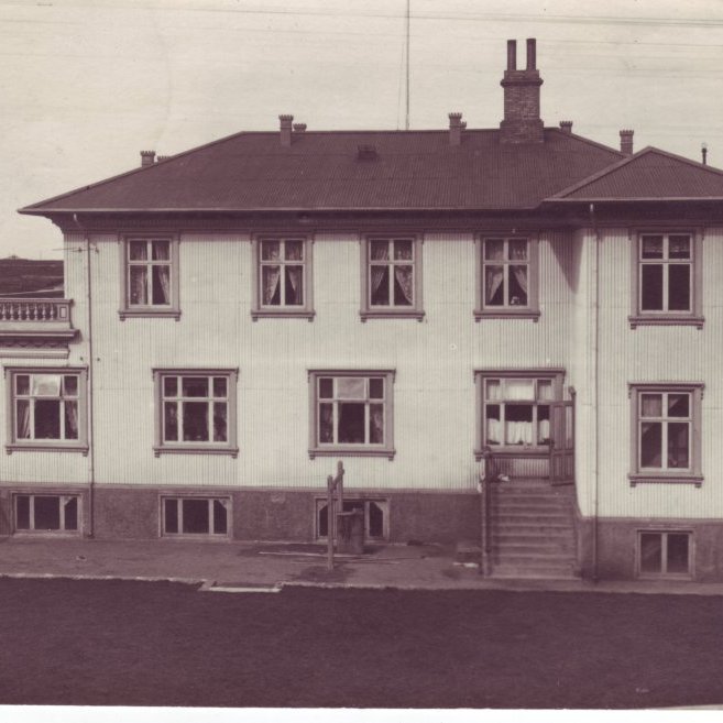 Um 1915 Fríkirkjuvegur 11 bakhlið hússins.
