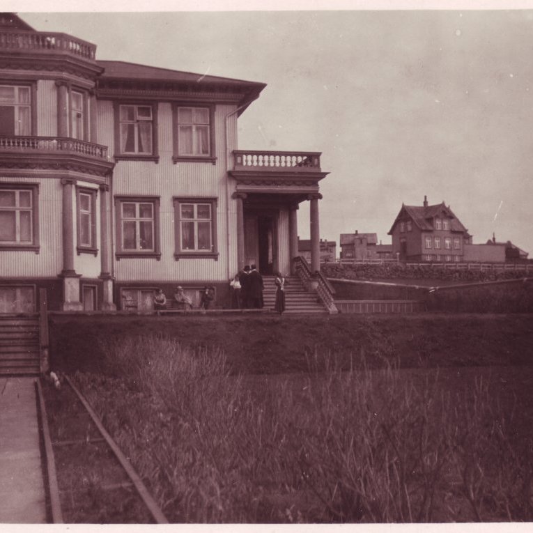 Um 1915 Fríkirkjuvegur 11.