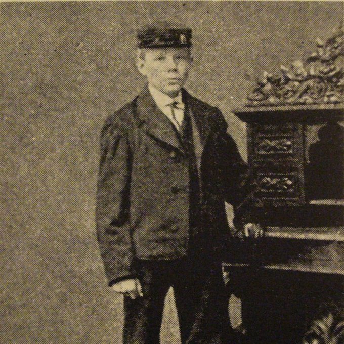 Um 1870. Thor Jensen ungur drengur.