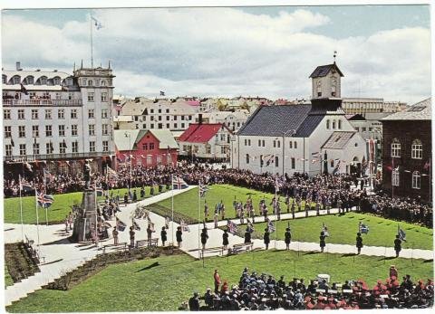 Deildu með okkur minningum þínum frá Austurvelli