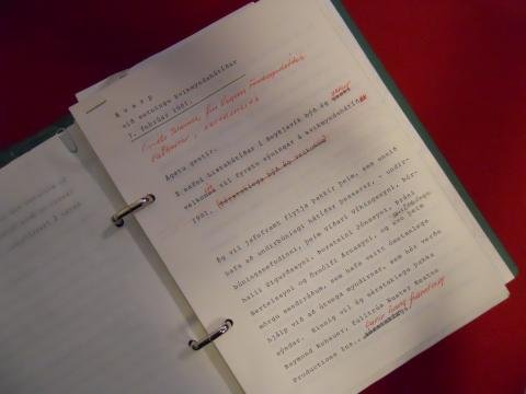 Egill Skúli Ingibergsson, fv. borgarstjóri afhendir ræður sínar