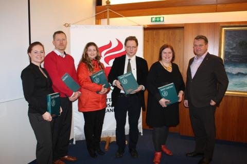 Íþrótta- og Ólympíusamband Íslands gefur öllum héraðsskjalasöfnum á Íslandi bókina Íþróttabókin, ÍSÍ…