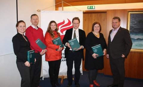 Íþrótta- og Ólympíusamband Íslands gefur öllum héraðsskjalasöfnum á Íslandi bókina Íþróttabókin, ÍSÍ…